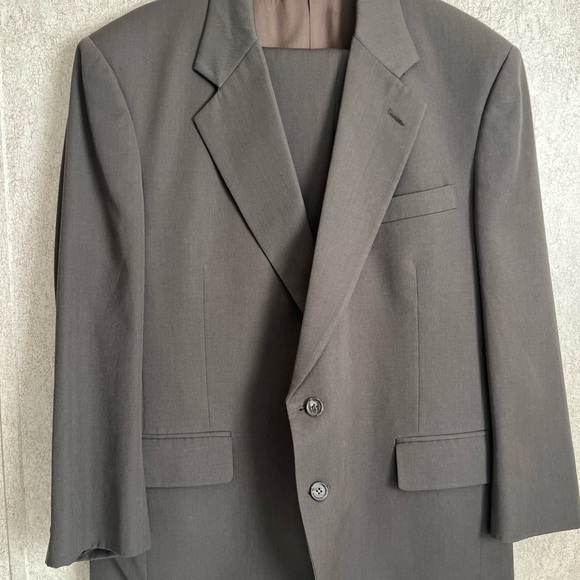 JoS A Bank Suit 2 piece Classic Gray Men's 44 Reg Blazer & 36 Short pants